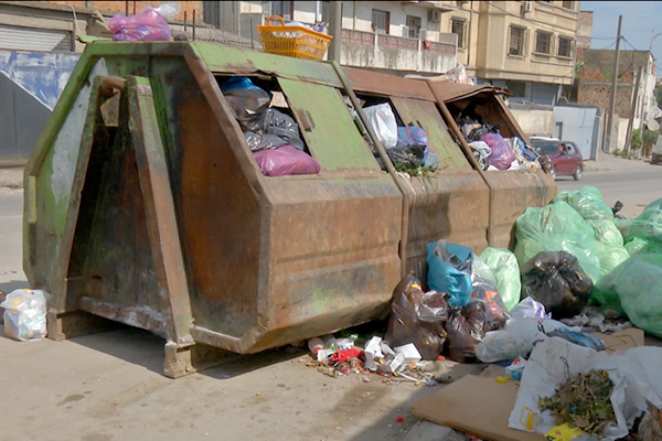 العاصمة تغرق في النفايات