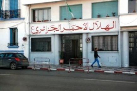 إقبال المتطوعين على مقر الهلال الأحمر الجزائري بعنابة