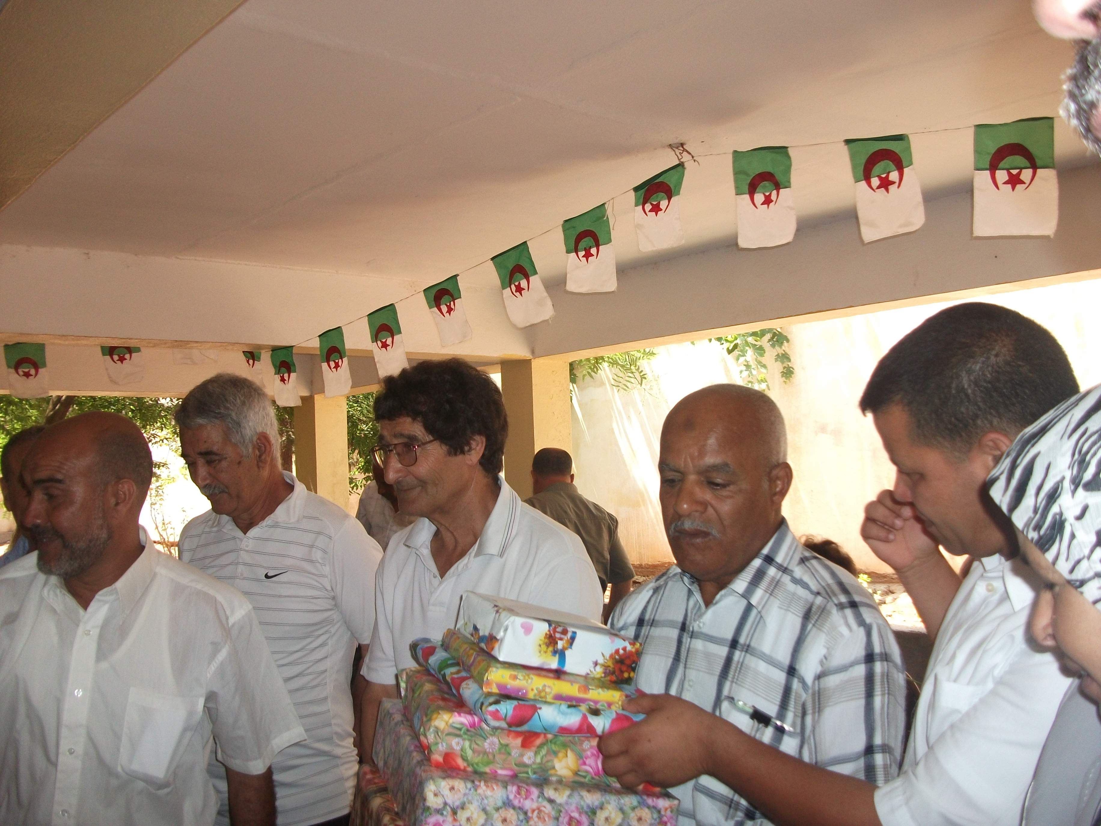 beni saf /  le cem boukourdan honore les lauréats et retraites.