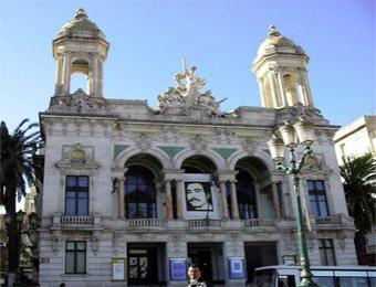 مجسم جديد يزين محور طريق الدوران بحي الصباح في وهران