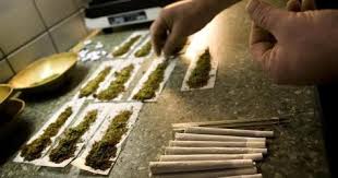 لدى تورطه في عدة قضايا اجرامية بوهران