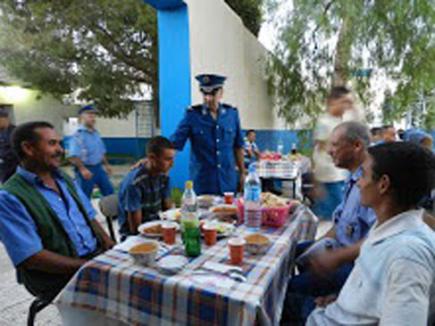 شرطة المدية تواصل إفطار الصائمين عبر الطرق