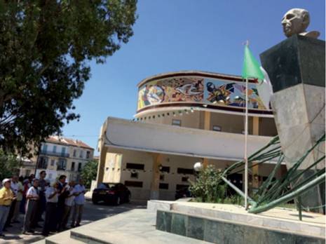 Le sénateur Chebli brise la clandestinité de l'évènement