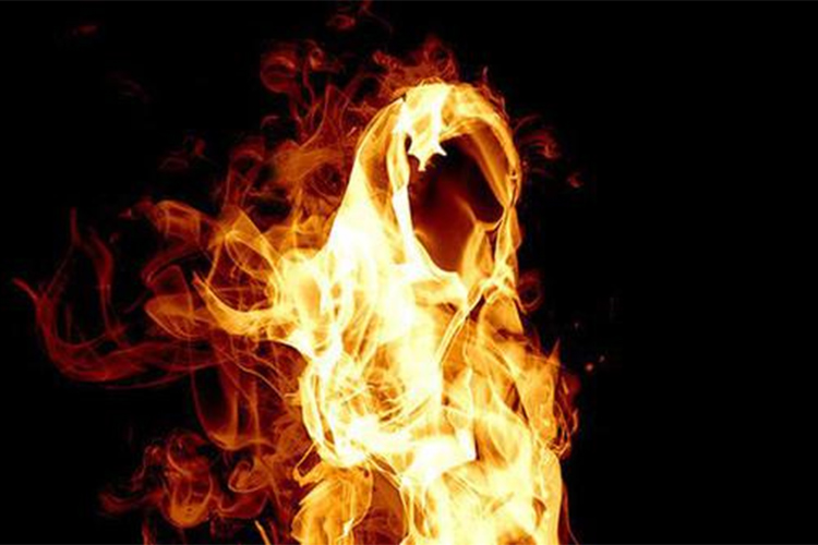 شاب‮ ‬يضرم النار في‮ ‬جسده داخل مسكنه العائلي‮ ‬بالتلاغمة في‮ ‬ميلة‮ ‬