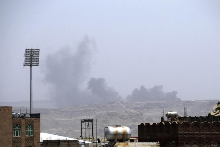 غارات مكثفة للتحالف على معسكرات للحوثيين في صنعاء