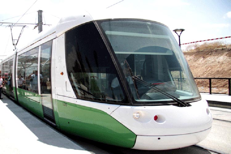 إضراب عمال الترامواي يتواصل ويمتد إلى قسنطينة ووهران