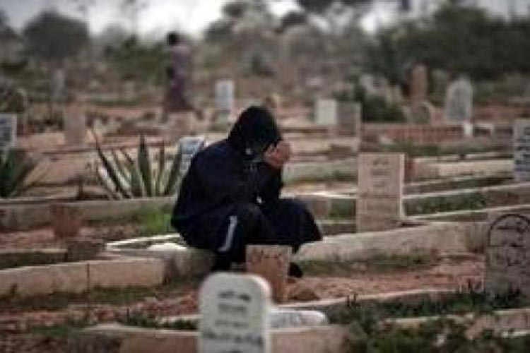 شاب يستخرج جثة أبيه من القبر بميلة !