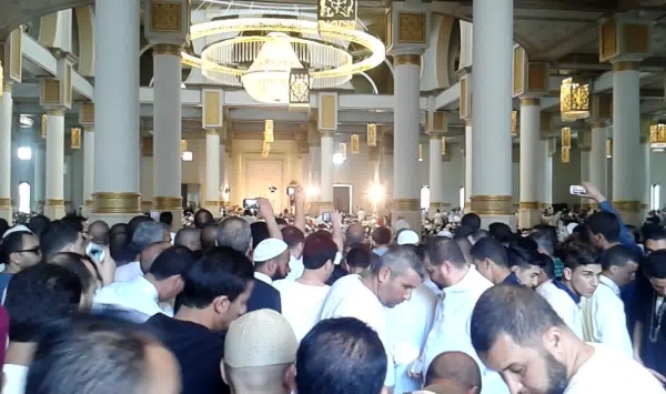 20.000 مصلي يؤدون صلاة التراويح في المسجد الكبير بوهران