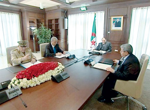 رئيس الجمهورية يعقد اجتماعا طارئا مع كبار مسؤولي الدولة للبت في الوضع بغرداية