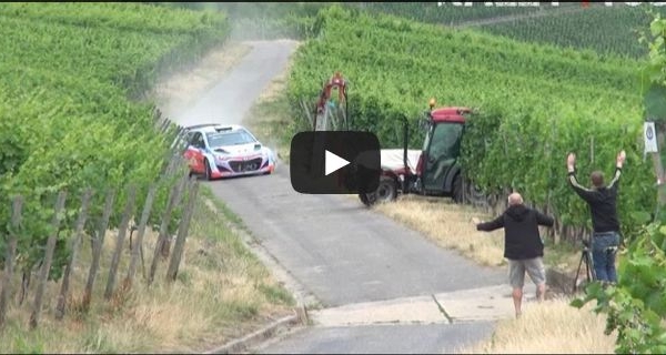 بالفيديو... صاحبي جرار وسيارة رالي يفلتان من حادث خطير