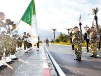 Gaïd Salah supervise un exercice de tirs de missiles surface-surface à Jijel