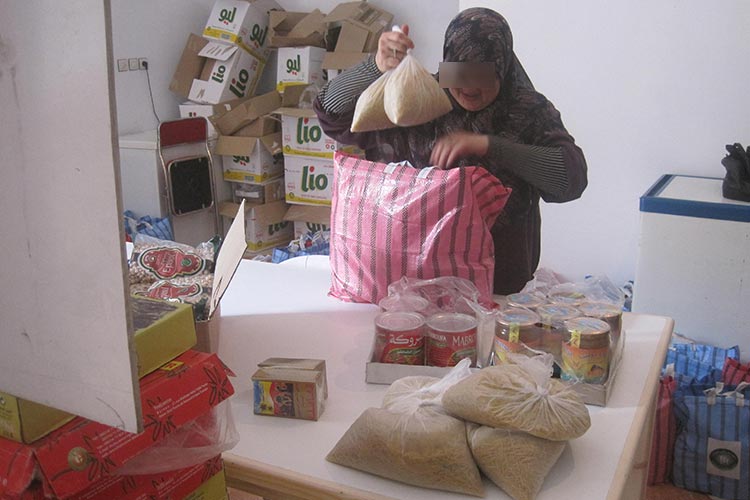 أموات ومغتربون ضمن قائمة المستفيدين من قفة رمضان في مستغانم