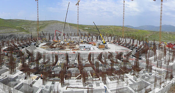 وزير العمل محمد الغازي يتفقد مشروع ملعب تيزي وزو