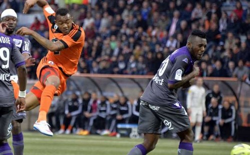 سباق إنجليزي على الشقيق الأصغر لآيو