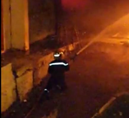 حريق مهول يأتي على المركز التجاري بحي عميود بتيزي وزو