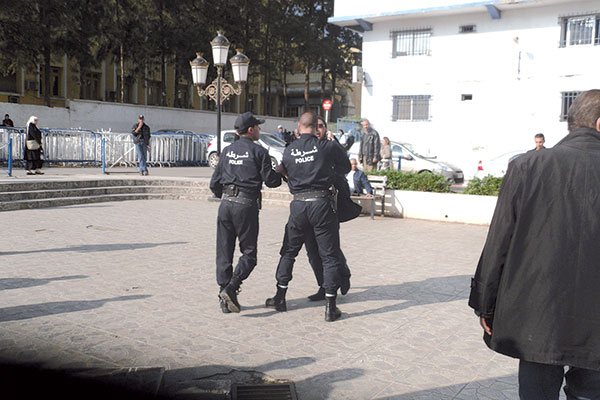 مستفيد من العفو الرئاسي يقتحم مقرا للأمن بالسيوف وكلب مدرب بتيزي وزو