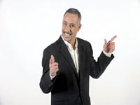 ABDELKADER SECTEUR PRÉSENTE “VIE DE CHIEN” À ALGER Saveurs aigres-douces