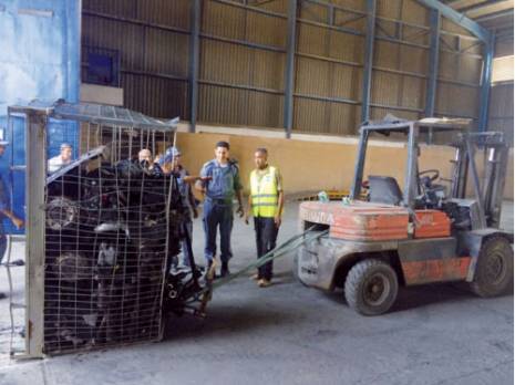 Saisie de 120 moteurs de véhicules et des pièces usagé