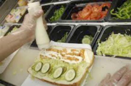 100 حالة تسمم ب