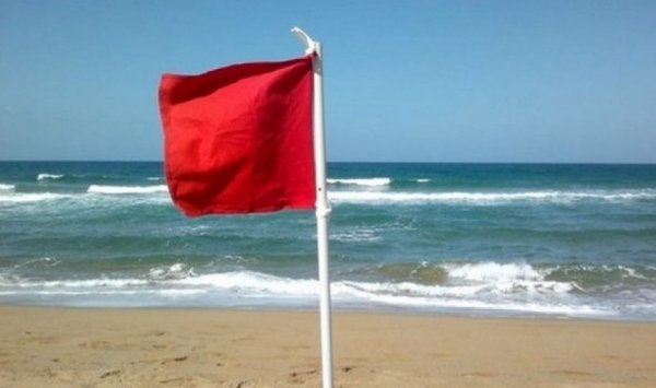 غرق أحد حراس الشواطئ اثر إنقاذ حياة احد المصطافين بسيدي فرج بالجزائر العاصمة