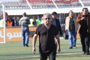 المدرب كفالي يصر على التركيز والانضباط في معسكر برشلونة