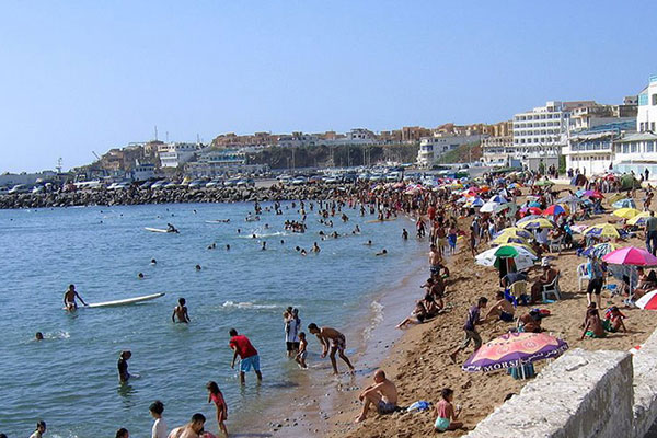 سماسرة الشواطئ يجهضون موسم الاصطياف في تيبازة