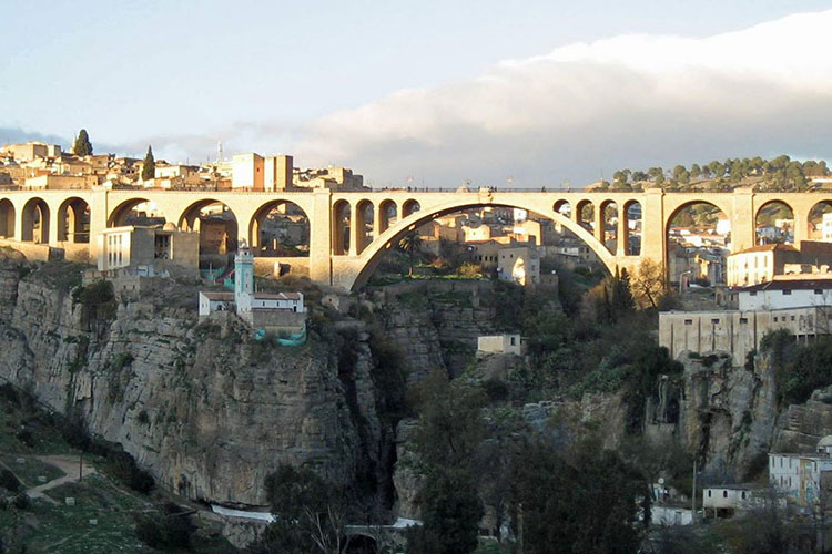 والي قسنطينة يلغي قرارات بمنح عشرات الملايير لجمعيات لا تنشط