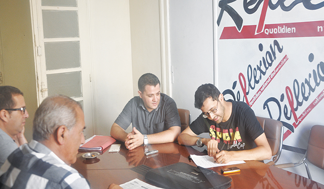 M. LARCHI KHALED, DIRECTEUR D'ALGERIE TELECOM A MOSTAGANEM A REFLEXION