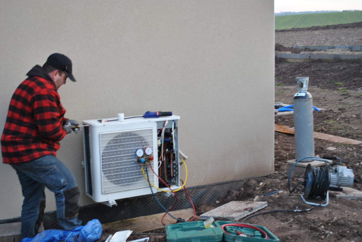 تركيب مكيفات الهواء وأجهزة الاستقبال الرقمية