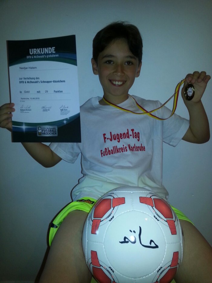 Hatem 9 ans , un jeune sétifien médaille d'or de foot en Allemagne