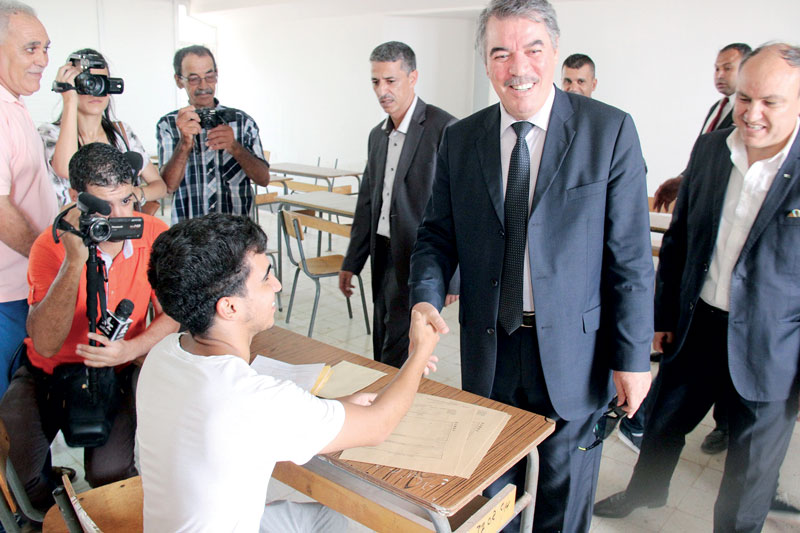 وزير التعليم العالي يقف على مجريات التسجيلات الجامعية بوهران ويعلن