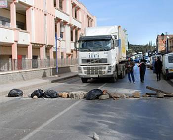 On ferme toujours les routes!
