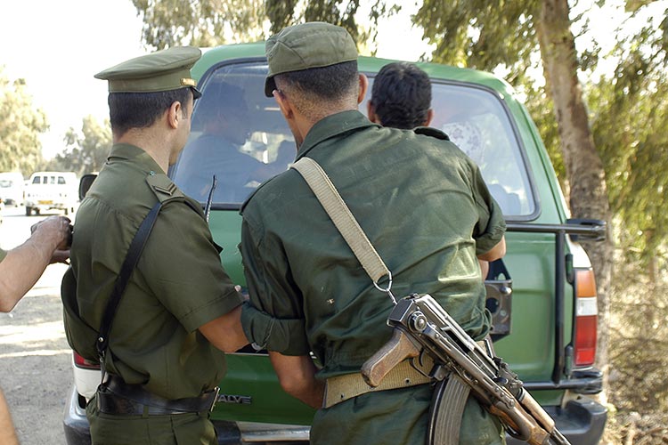 اشتباه بعلاقة المغاربة الموقوفين في بجاية بحركة