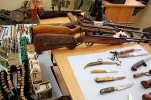 توقيف شخصين وحجز بنادق وأسلحة بيضاء بغرداية