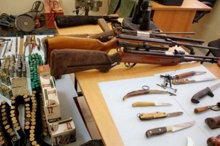 توقيف شخصين وحجز بنادق وأسلحة بيضاء بغرداية