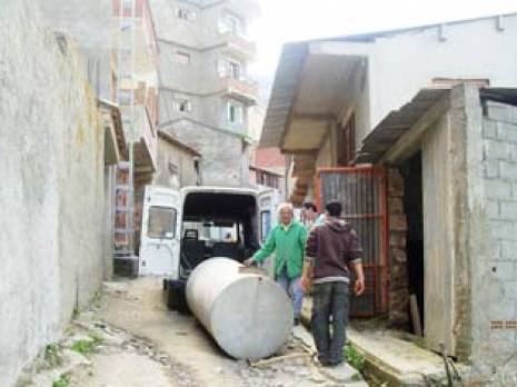 Pénurie d'eau à Tizi N'Tlela : Les villageois protestent devant l'ADE de Tizi Ouzou