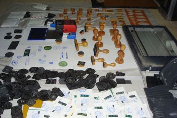 تفكيك شبكة وطنية متخصصة في‮ ‬التزوير وانتحال شخصية ببومرداس‮