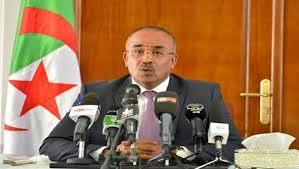 وزير الداخلية ينصّب الوالي الجديد لبشار ويؤكد