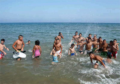 676 enfants d'Adrar au bord de la mer