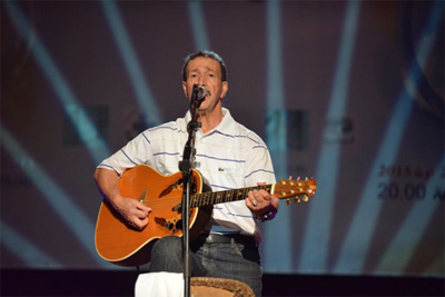 Un chanteur égal à lui-même