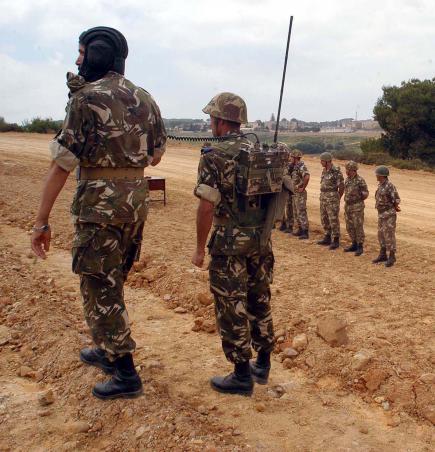 الجيش يحاصر عشرات الإرهابيين بجبال عين قشرة بسكيكدة