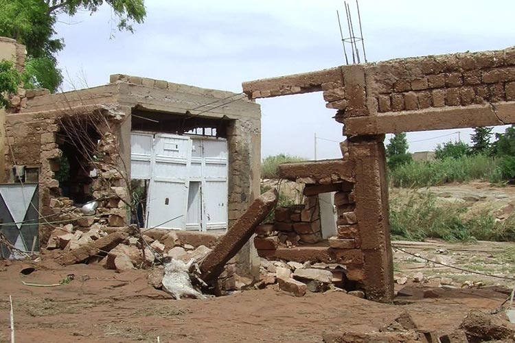 السيول تقتل مواطنا وتهدم منازل بالجلفة والسكان المحاصرون يستغيثون