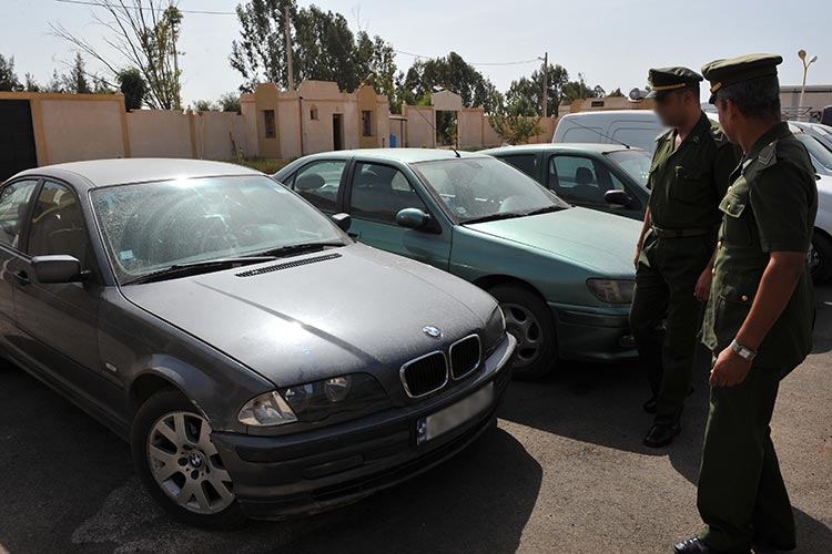 الدرك يوقف مزوري لوحات ترقيم السيارات بتيبازة