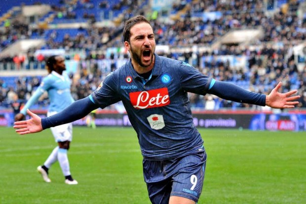 Chelsea garde un 'il sur Higuain