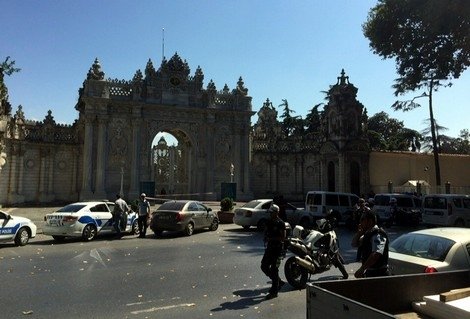 قصر تاريخي يتعرض لهجوم مسلح بإسطنبول