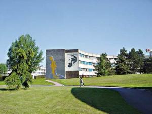 20 000 étudiants, 300 enseignants et près de 47 chercheurs au CNRS