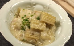 Cardons avec viande en sauce blanche