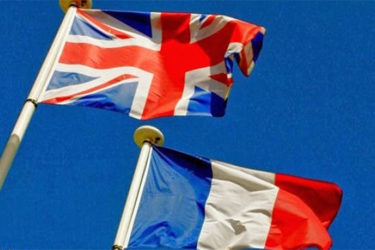 لماذا الأنجليزية أو الفرنسية؟