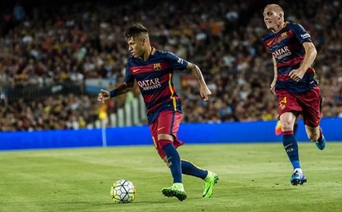 لماذا تقحم الصحافة الإنجليزية مانشستر يونايتد بشائعات سوق الانتقالات؟