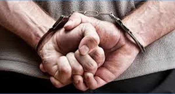 شيخ يمتهن الإجرام والسرقة باستعمال أسلحة نارية خطيرة بوهران